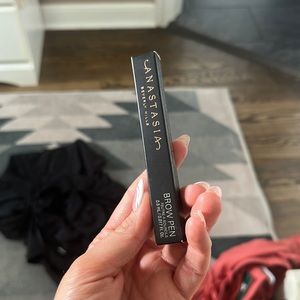 Anastasia, Beverly Hills brow pen in blonde